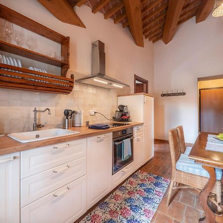 Stunning Apartment In Mombaroccio Near Metauro River Exterior photo