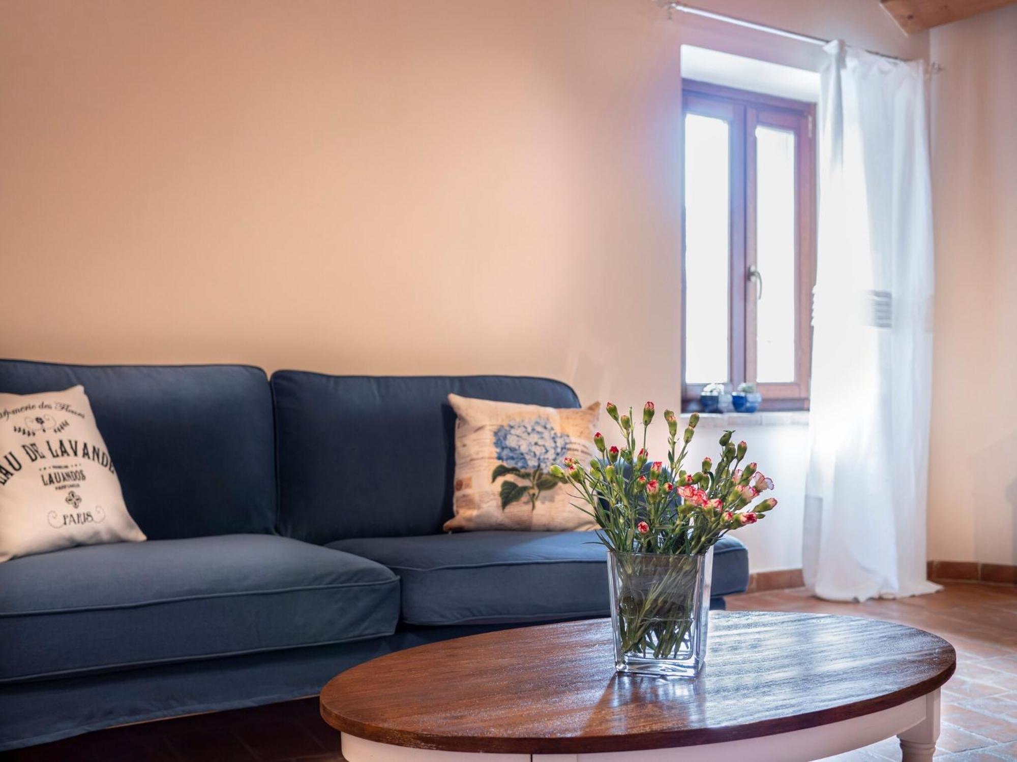 Stunning Apartment In Mombaroccio Near Metauro River Exterior photo