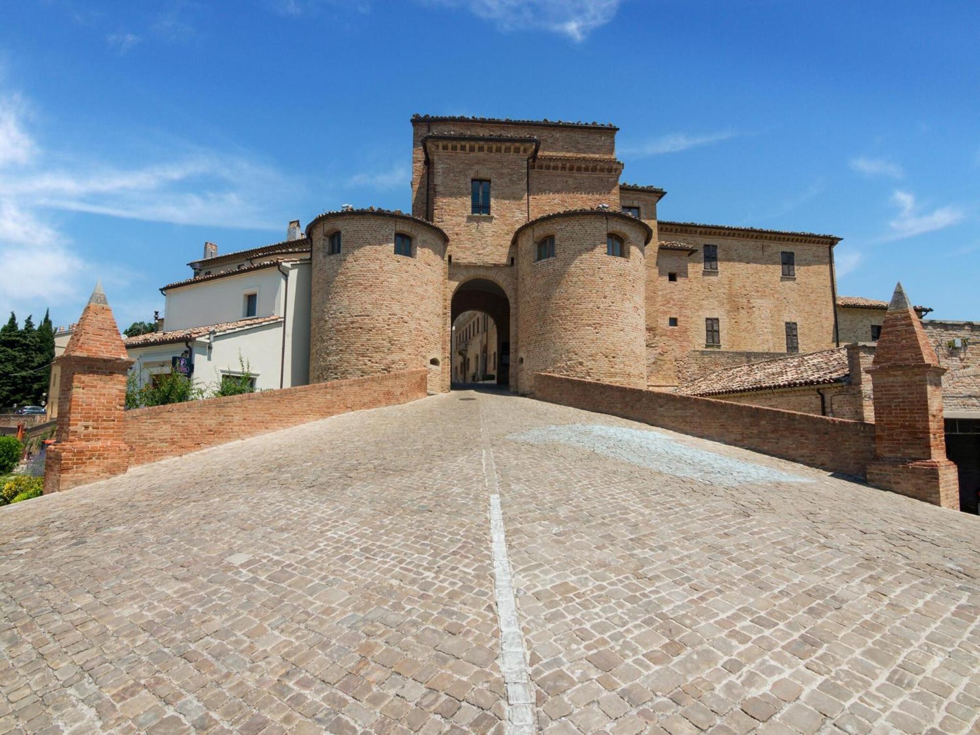 Stunning Apartment In Mombaroccio Near Metauro River Exterior photo