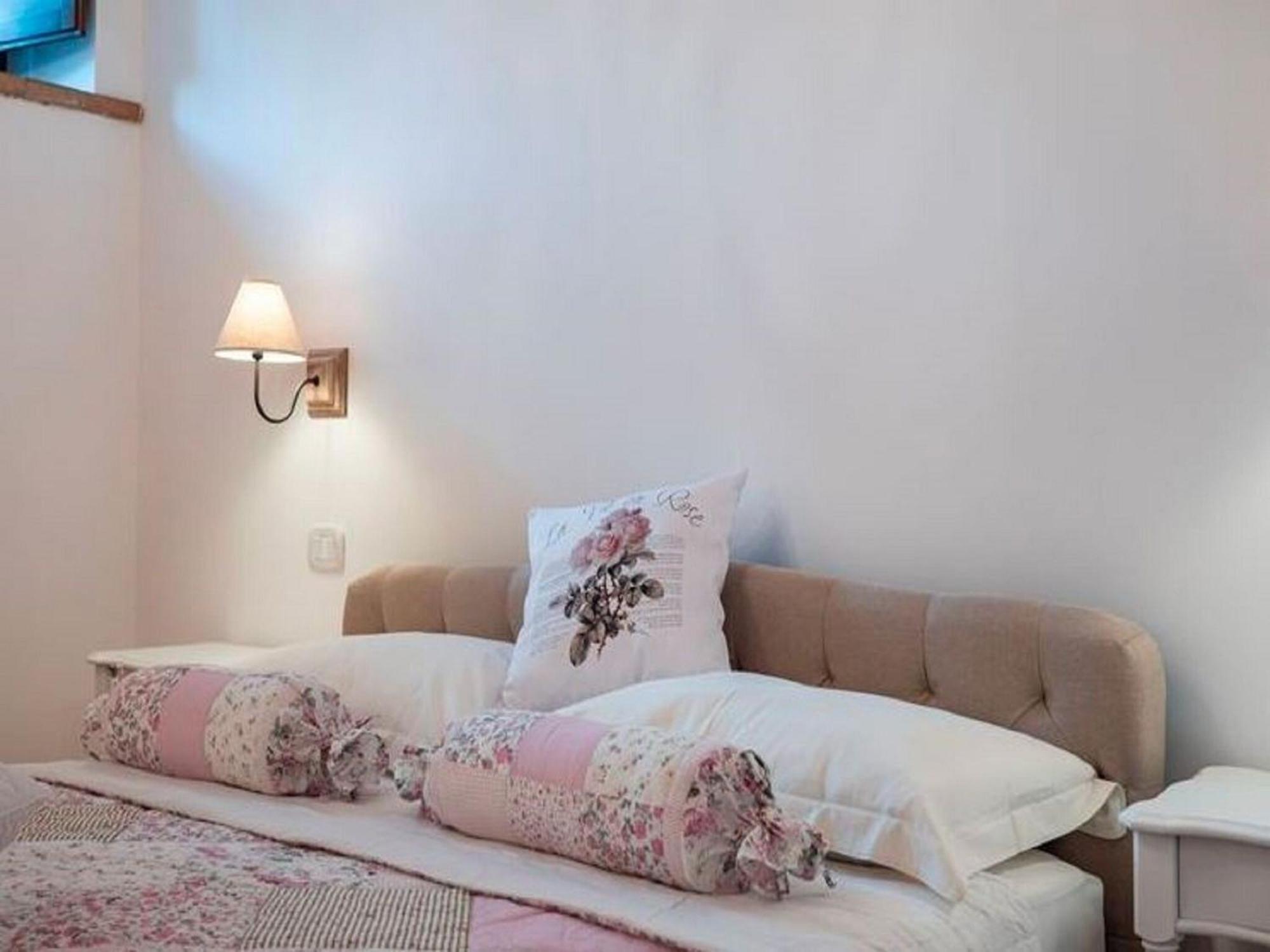 Stunning Apartment In Mombaroccio Near Metauro River Exterior photo