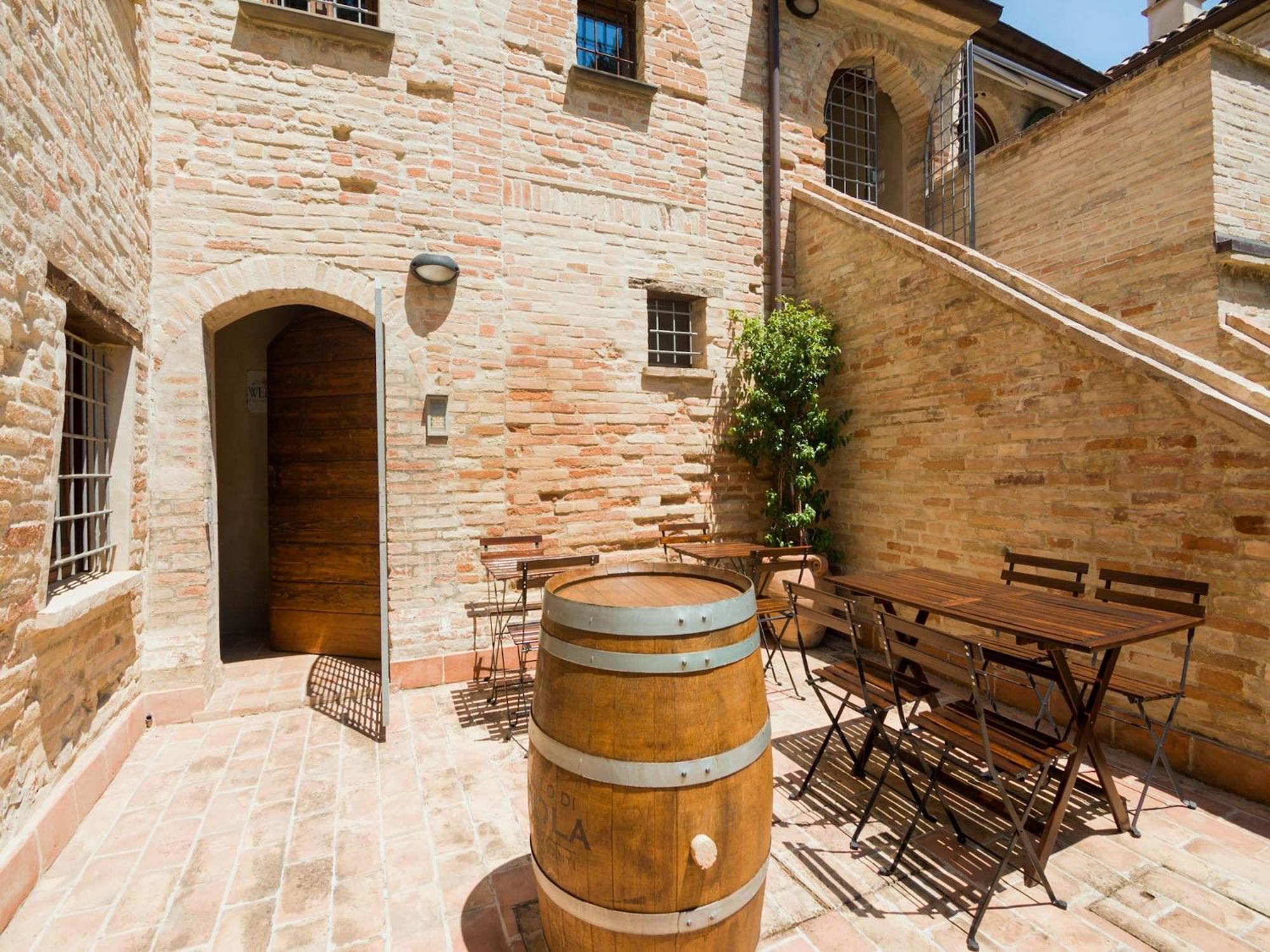 Stunning Apartment In Mombaroccio Near Metauro River Exterior photo