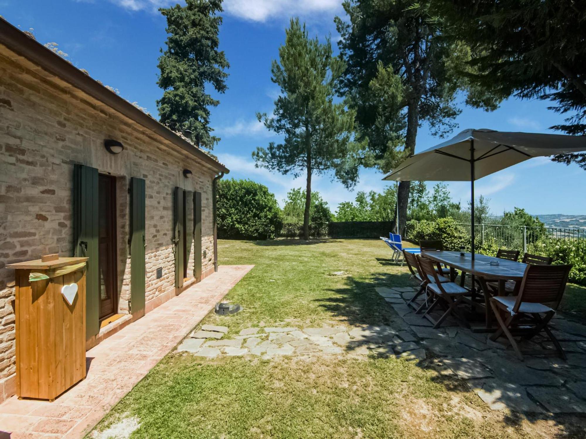 Stunning Apartment In Mombaroccio Near Metauro River Exterior photo