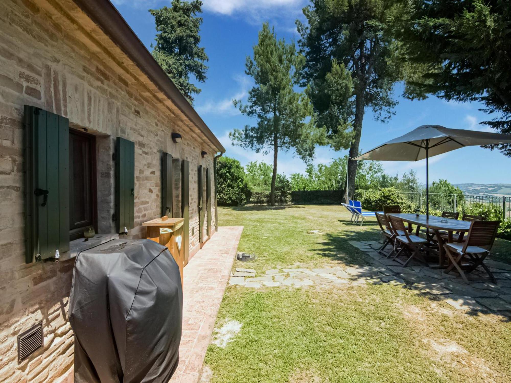 Stunning Apartment In Mombaroccio Near Metauro River Exterior photo