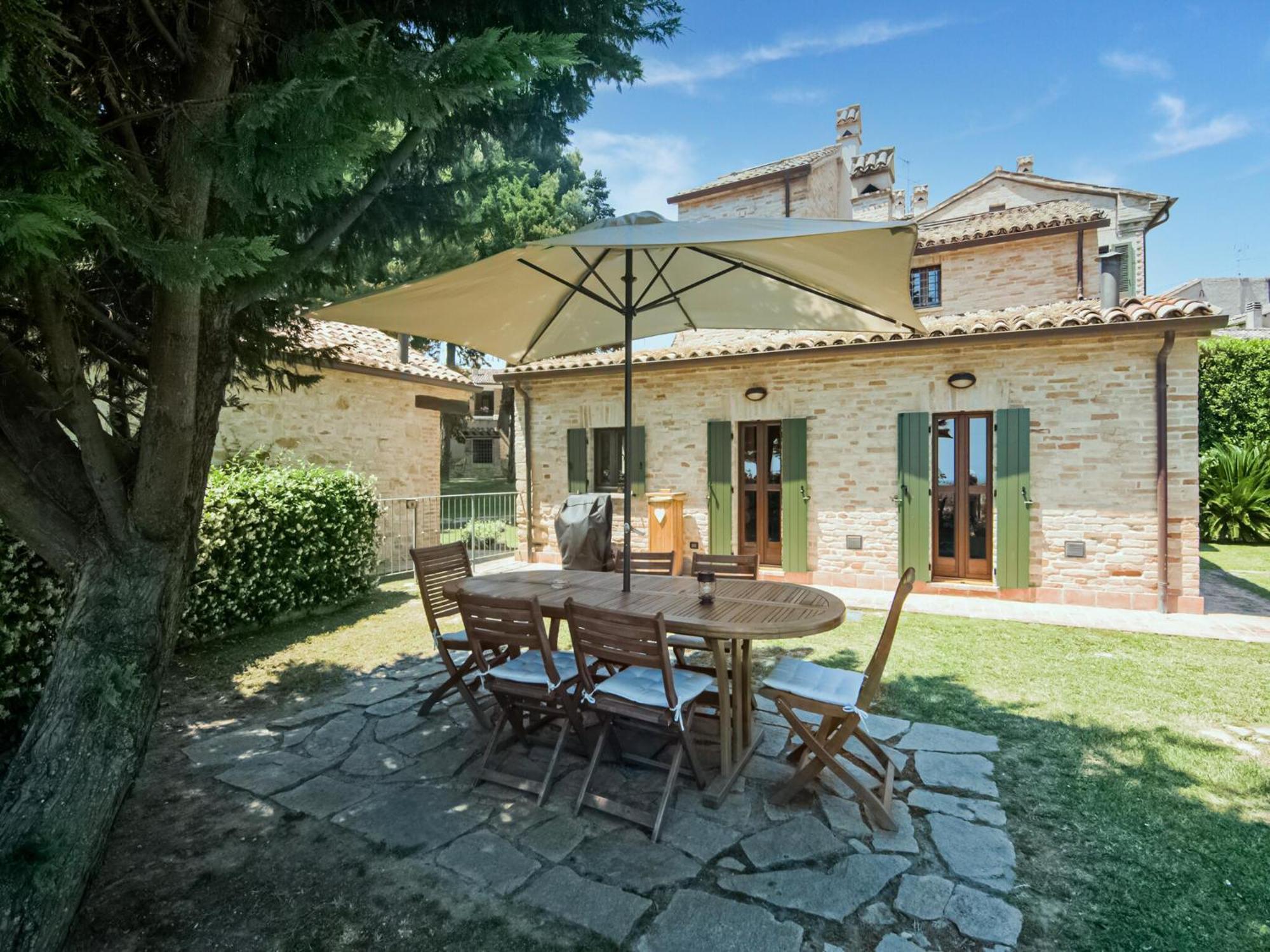 Stunning Apartment In Mombaroccio Near Metauro River Exterior photo