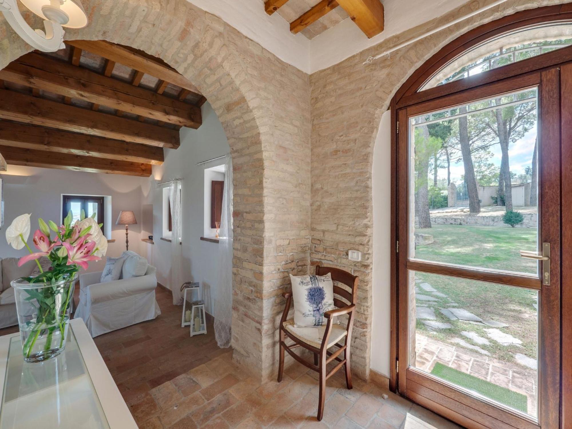 Stunning Apartment In Mombaroccio Near Metauro River Exterior photo