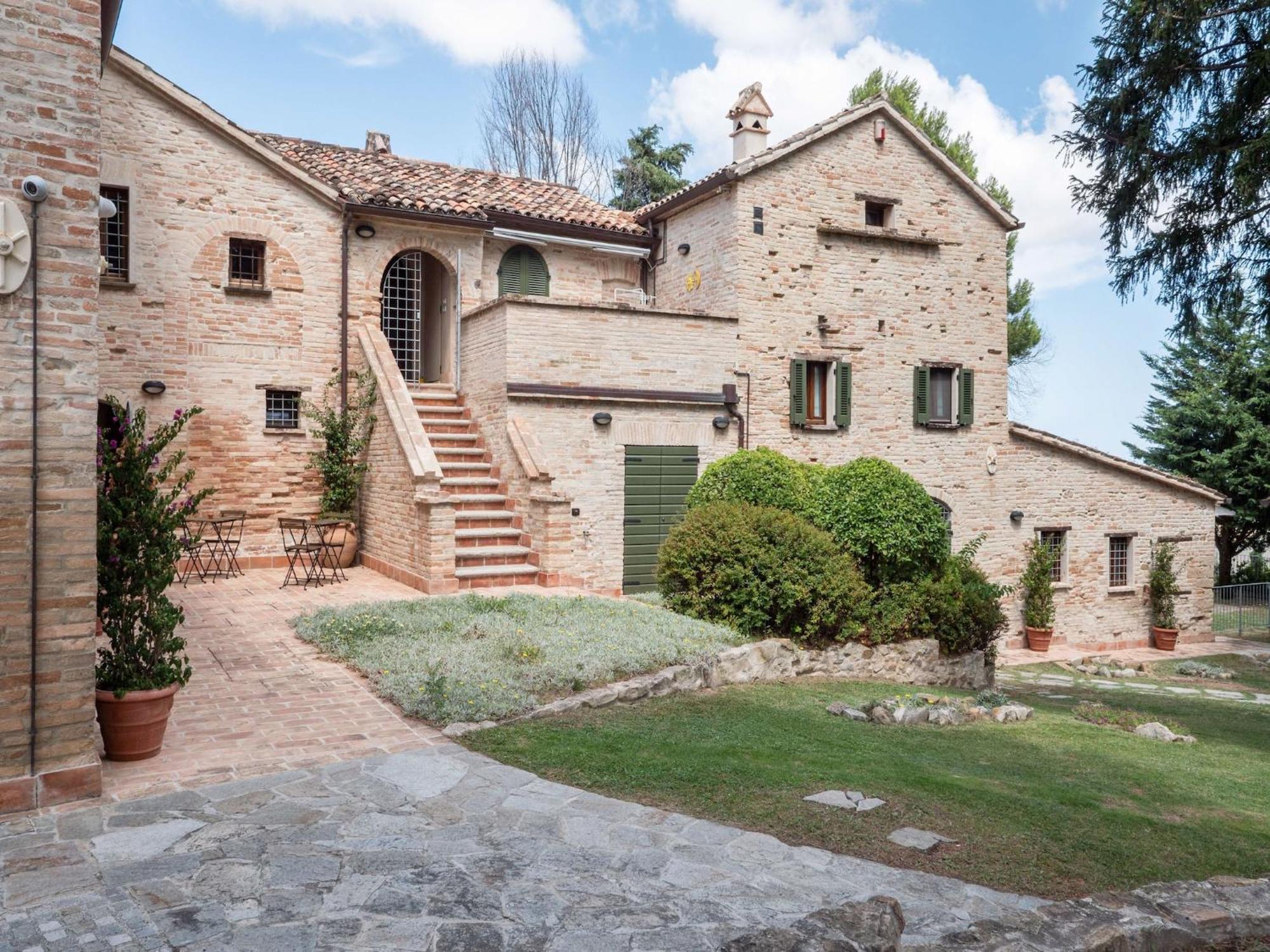 Stunning Apartment In Mombaroccio Near Metauro River Exterior photo
