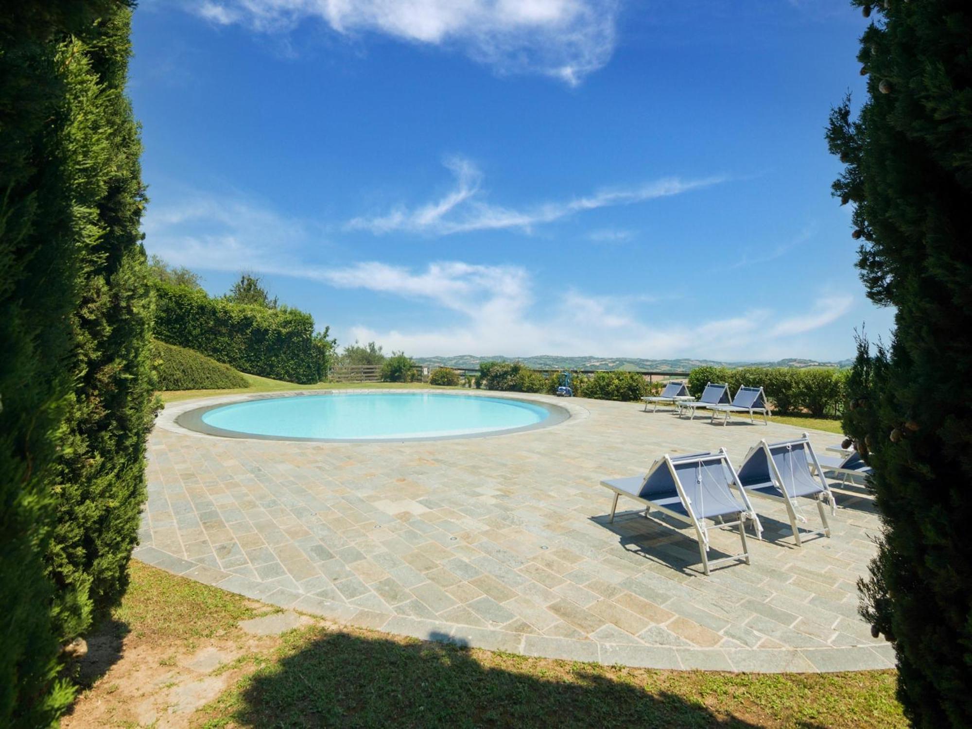 Stunning Apartment In Mombaroccio Near Metauro River Exterior photo